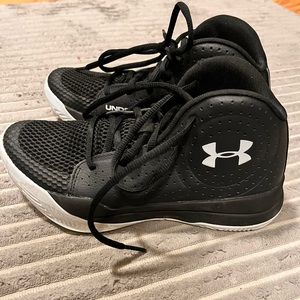 Under Armor kids basketball high top court shoes